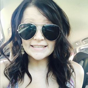 Meet your Posher, Melissa